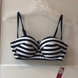 NWT Black and white push up bikini top